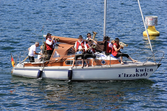 魔术大胜国王,公牛翻盘未果,热火4连胜,NBA附加赛悬念迭起!.